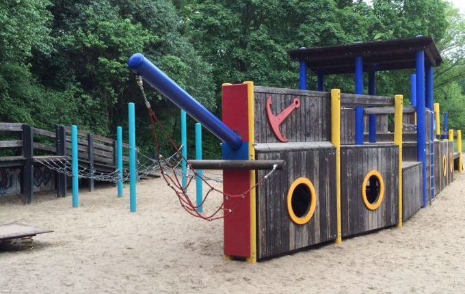 Schiff-Spielplatz am S-Bahnhof Biesdorf