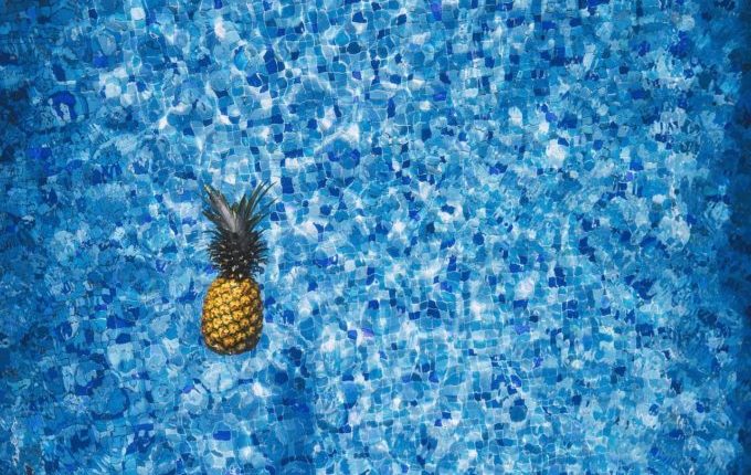 Babyschwimmen - 4. Tag - Ananas im Wasser