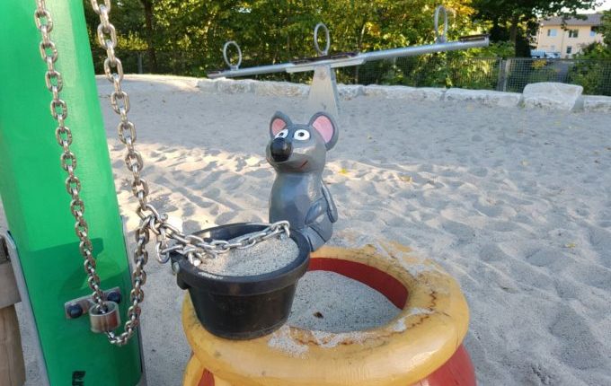 Spielplatz am Baltenring - Wippe, Topf mit Maus und Flaschenzug