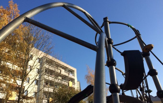 Spielplatz in der Suhler Straße - schräge Leiter