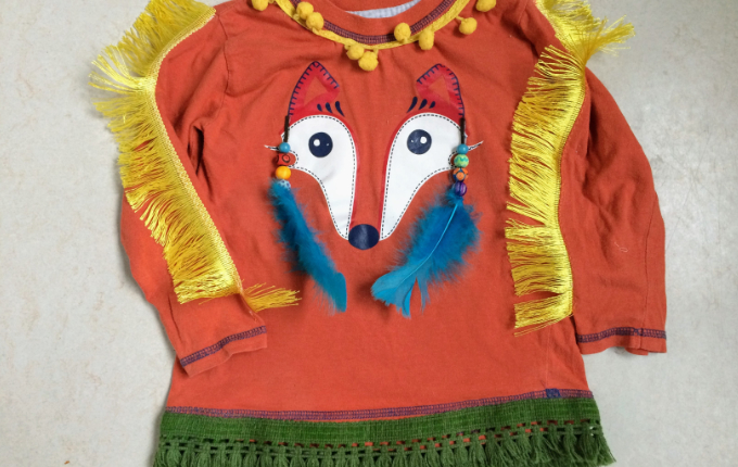 Fuchs T-Shirt mit Fransen, Borten, Bommeln, Federn, Schmuck