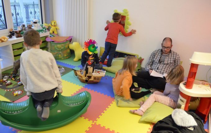 Kindercafé in Kaulsdorf - MITTENDRIN leben e.V. - Kinder spielen und lesen