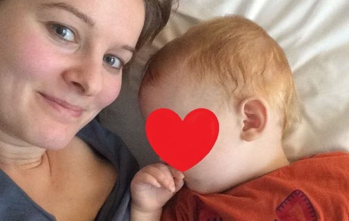 Mein Kind will nicht schlafen gehen - Kind schläft neben Mama im Bett