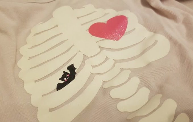 Skelett Schlafanzug mit Fledermaus und Herz