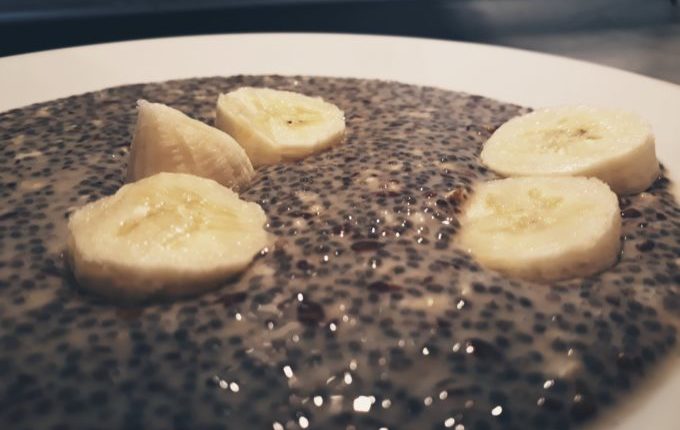 Chia-Pudding mit Bananen