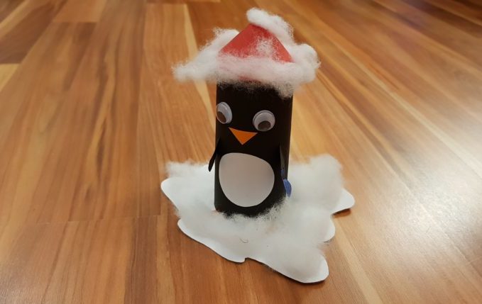 Weihnachtspinguin aus Klopapierrolle