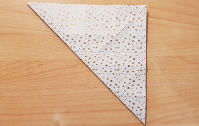 Origamipapier über andere Diagonale gezogen
