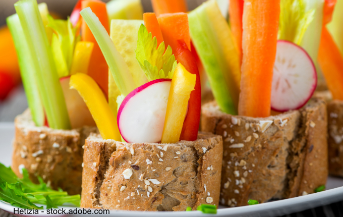 veganes Fingerfood aus Brot und Gemüse